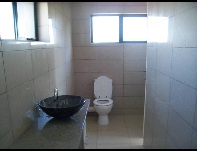 2 BEDROOM PROPERTY TO RENT IN ROOIHUISKRAAL